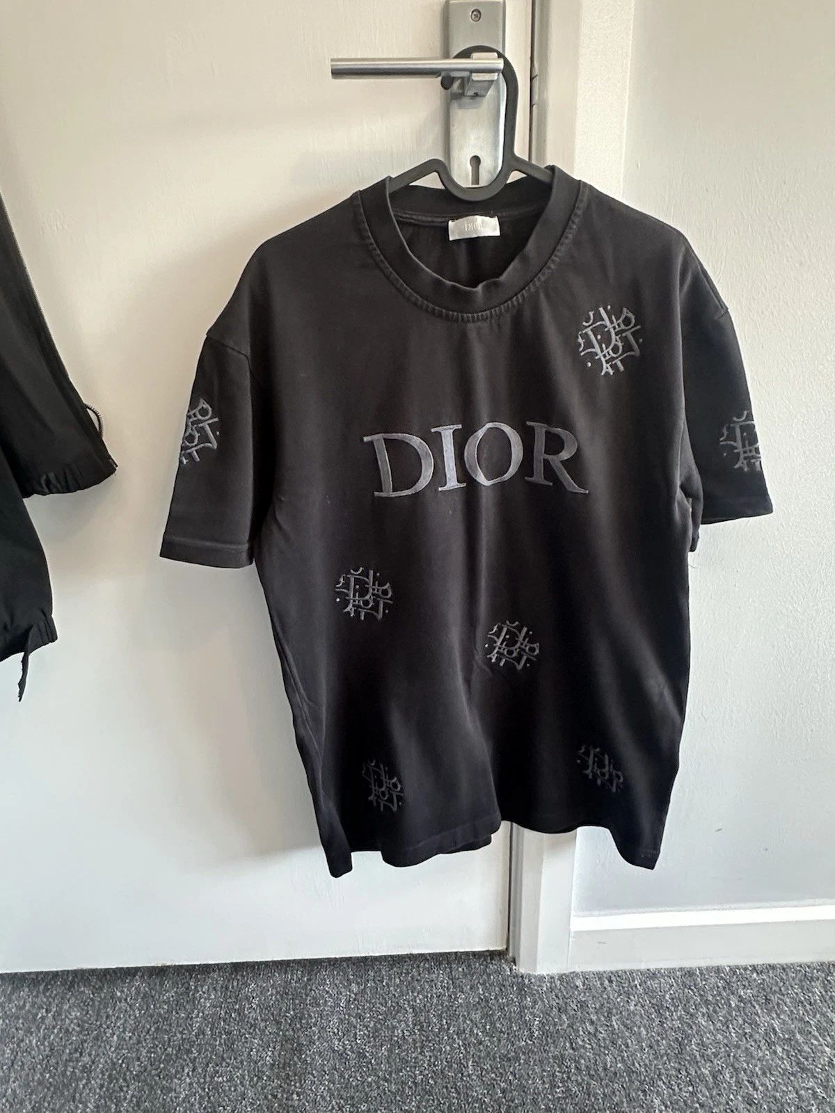 Dior T-Shirt Unisex T-shirt, Sweatshirt, Hoodie, Long Sleeve Tee - T-Shirt, Sweatshirt, Hoodie