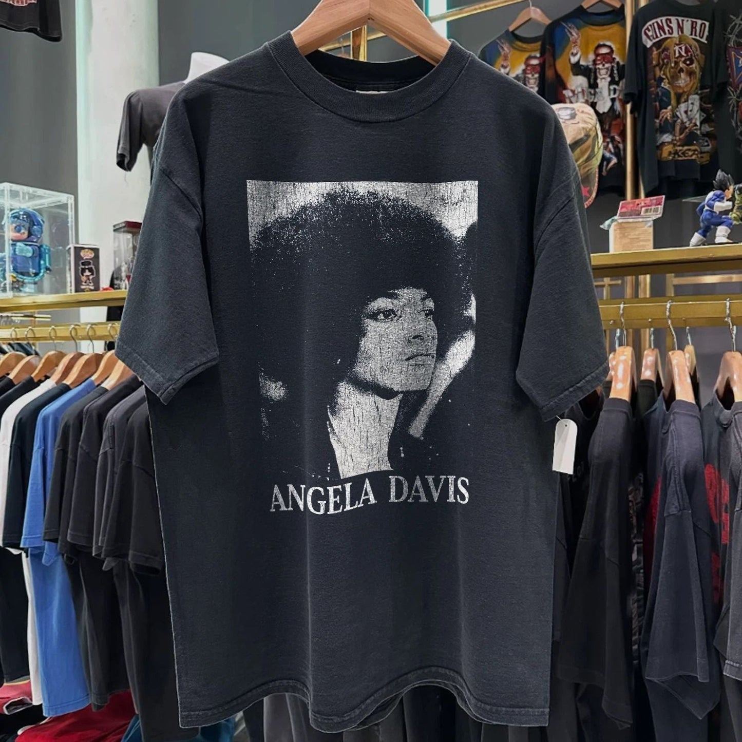 1998 Angela Davis Aged T-Shirt Black M Unisex T-shirt, Sweatshirt, Hoodie, Long Sleeve Tee - T-Shirt, Sweatshirt, Hoodie
