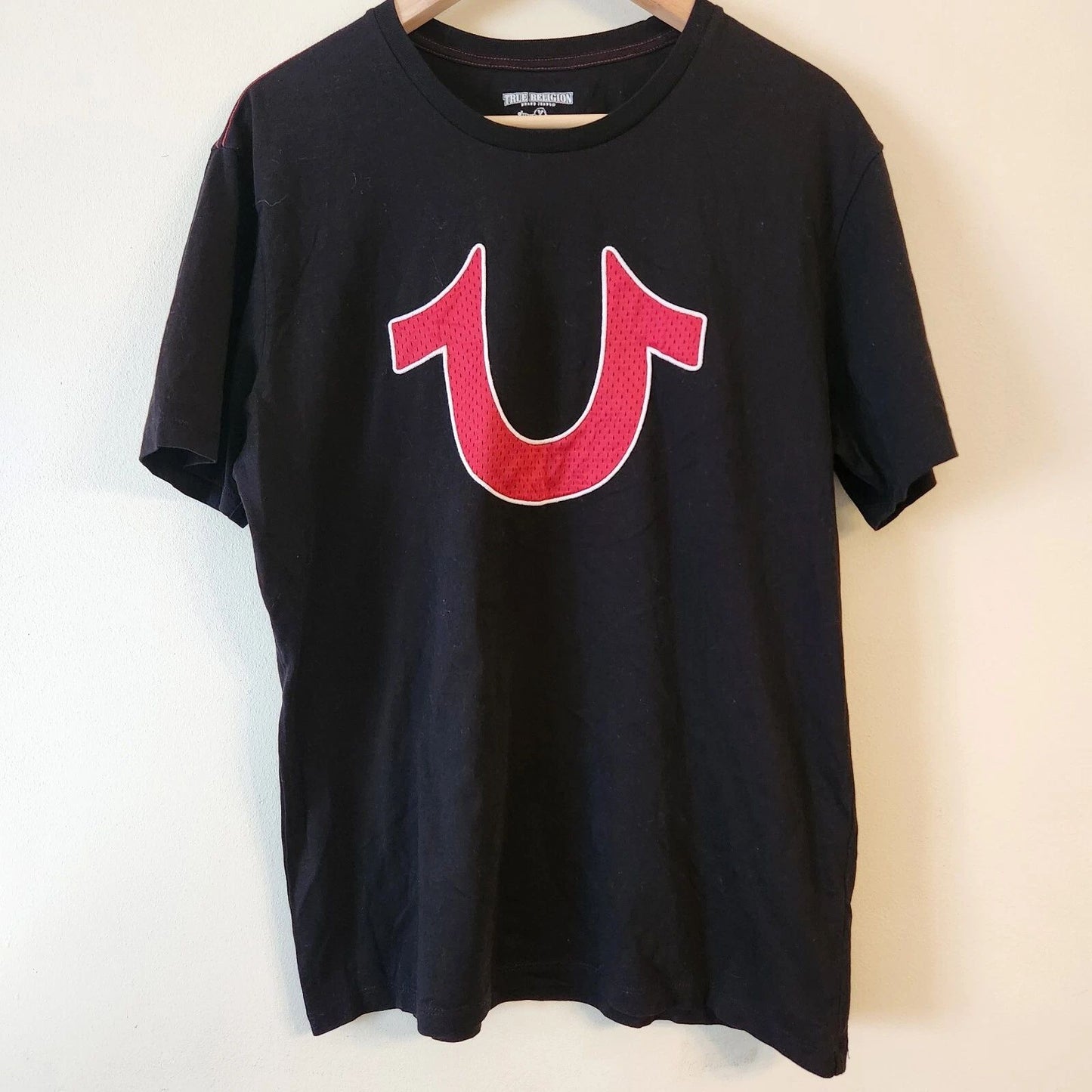 True Religion Horseshoe Black Red Graphic T Shirt Mens Size L Unisex T-shirt, Sweatshirt, Hoodie, Long Sleeve Tee - T-Shirt, Sweatshirt, Hoodie