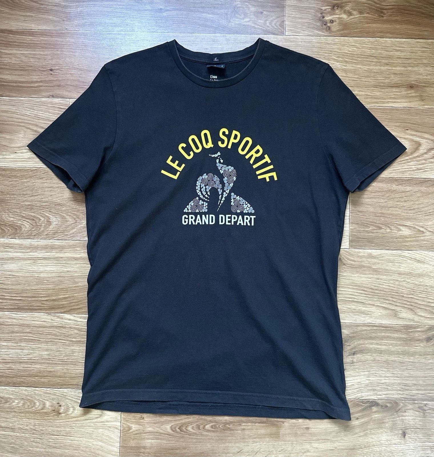Le Coq Sportif Tour De France Grand Depart Graphic T-Shirt Men's L Faded Black Unisex T-shirt, Sweatshirt, Hoodie, Long Sleeve Tee - T-Shirt, Sweatshirt, Hoodie