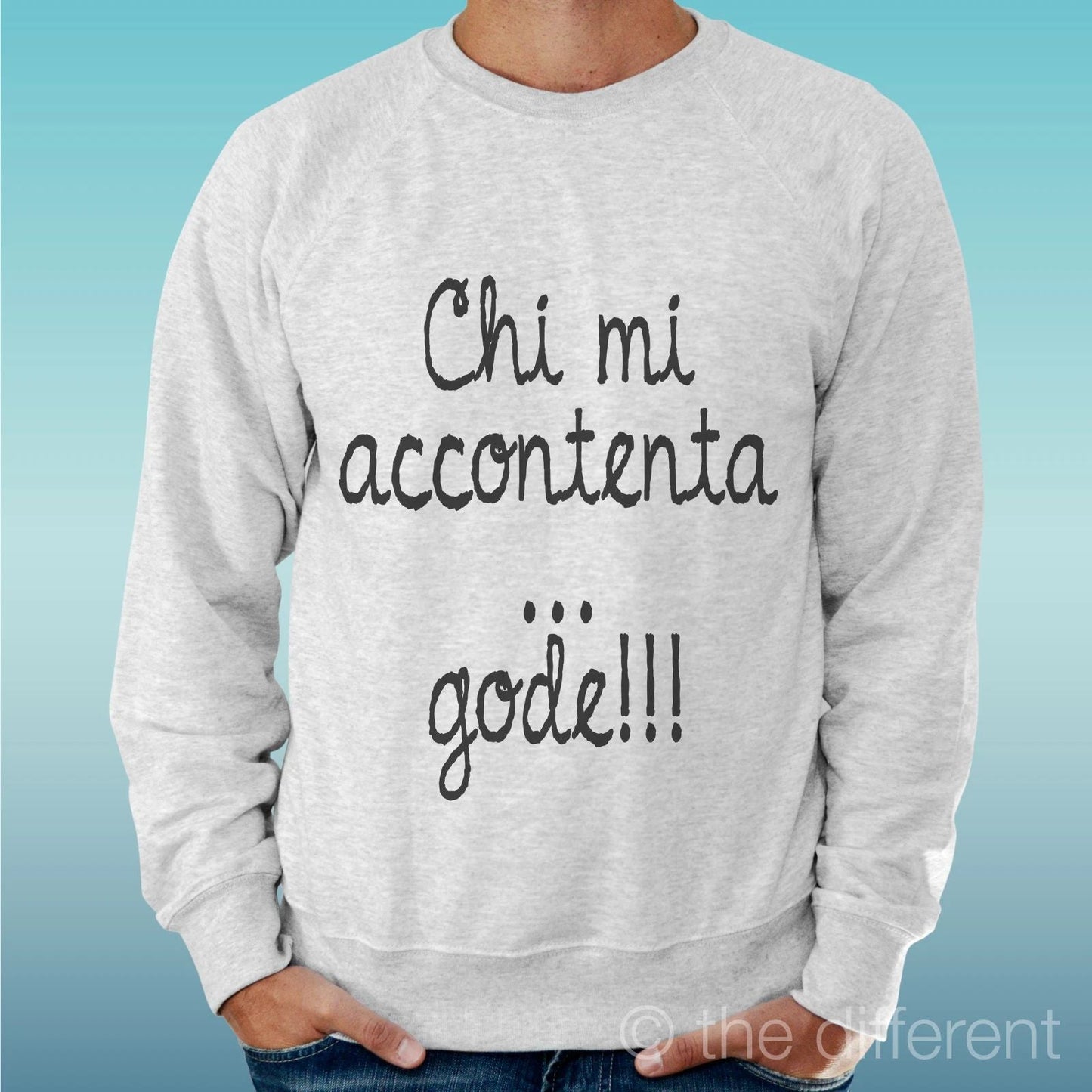 Felpa Man Light Sweater Light Grey " Who Me Accontenta Gode Funny " Unisex T-shirt, Sweatshirt, Hoodie, Long Sleeve Tee - T-Shirt, Sweatshirt, Hoodie