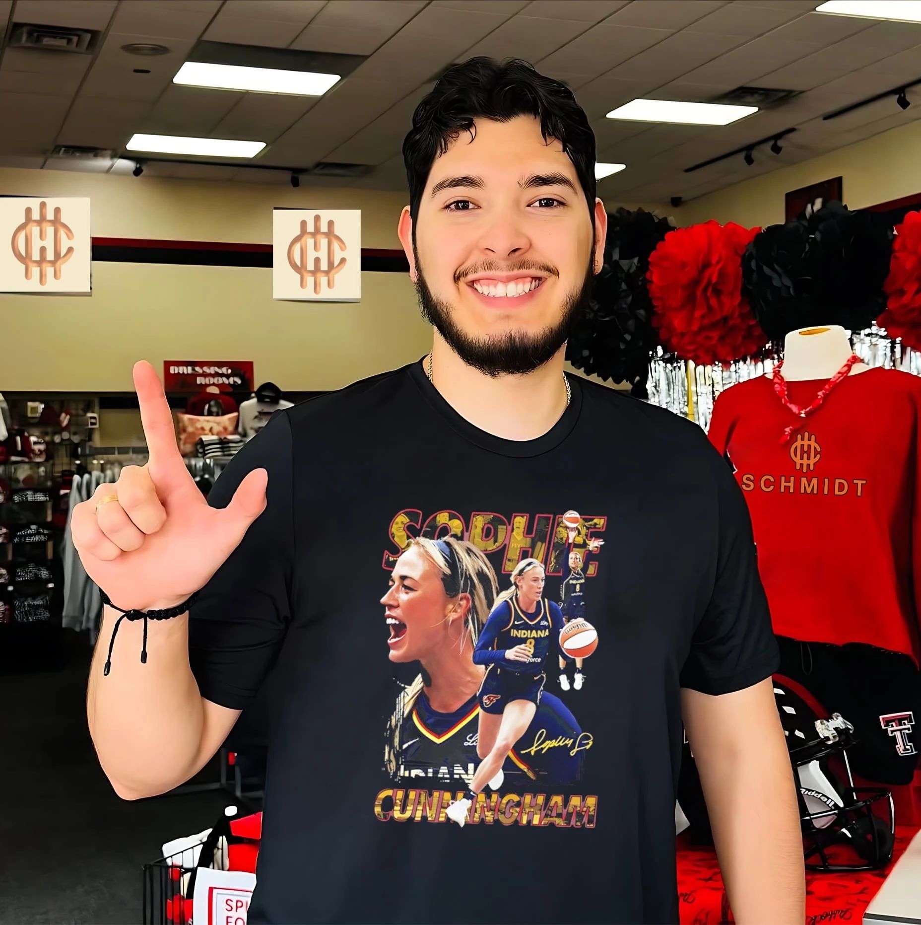 Indiana Fever Sophie Cunningham portrait signature vintage shirt Unisex T-shirt, Sweatshirt, Hoodie, Long Sleeve Tee - T-Shirt, Sweatshirt, Hoodie