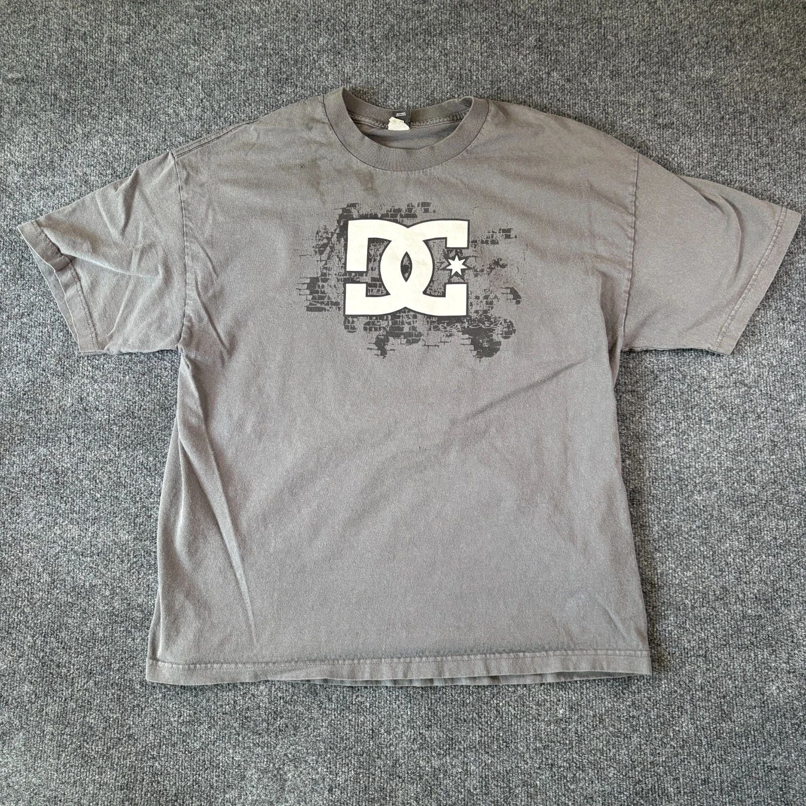 DC Shoes T-Shirt Mens X-Large Gray White Cotton Logo Graphic Print Everyday Wear Unisex T-shirt, Sweatshirt, Hoodie, Long Sleeve Tee - T-Shirt, Sweatshirt, Hoodie