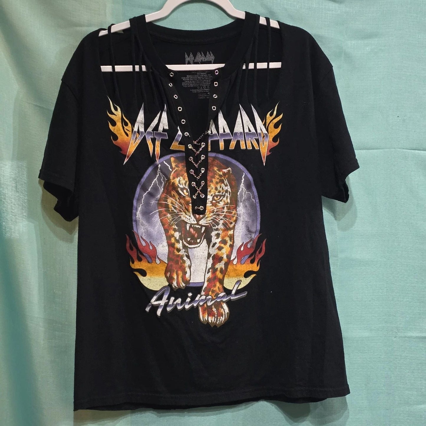 Def Leppard Animal V-Neck Black T-shirt  1/2 Chain Lace Up L Distressed Unisex T-shirt, Sweatshirt, Hoodie, Long Sleeve Tee - T-Shirt, Sweatshirt, Hoodie