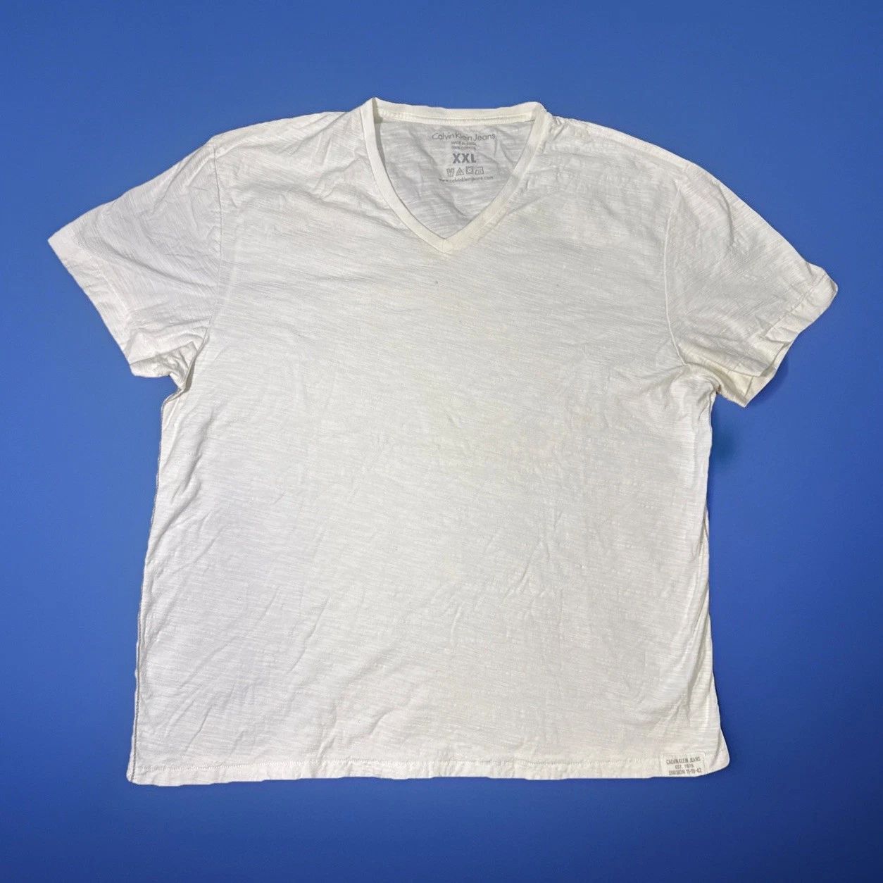 Calvin Klein Jeans V-Neck T Shirt Mens XXL White Minimalist Slub Cotton 23x29 Unisex T-shirt, Sweatshirt, Hoodie, Long Sleeve Tee - T-Shirt, Sweatshirt, Hoodie