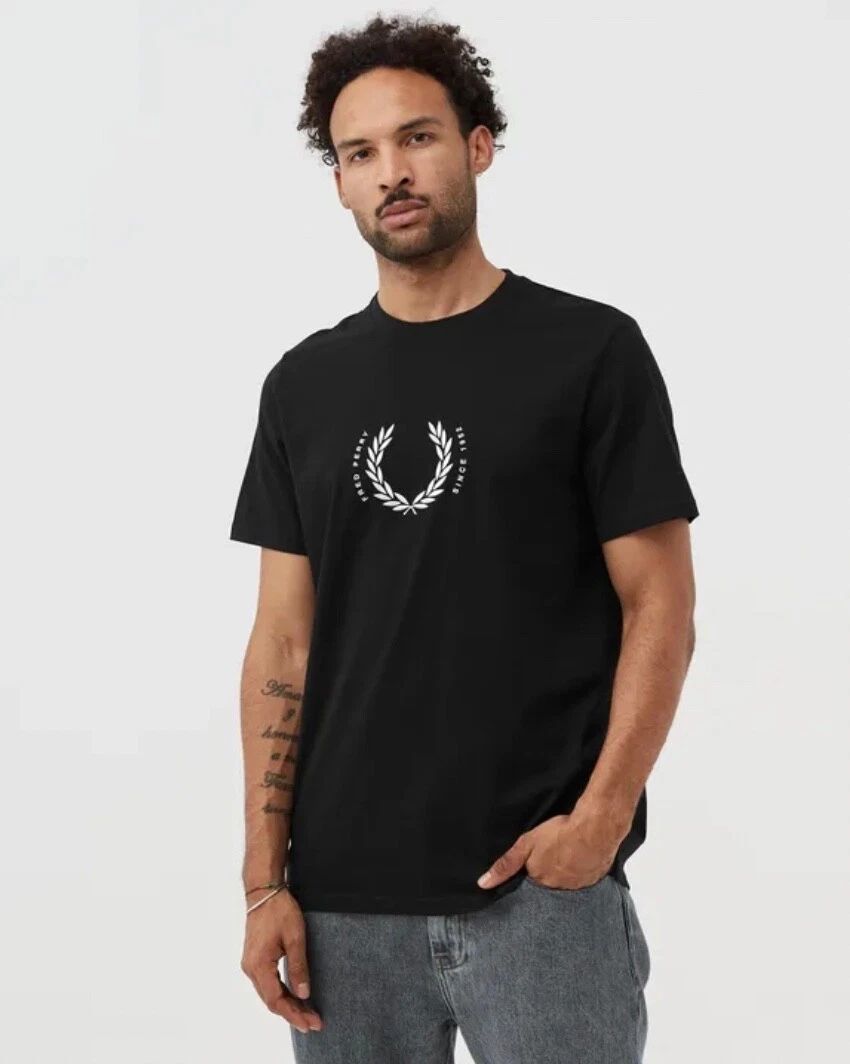 Fred Perry M4583 T-shirt with Wreath Logo in Black - Size M - MSRP - $70.00 BNIB Unisex T-shirt, Sweatshirt, Hoodie, Long Sleeve Tee - T-Shirt, Sweatshirt, Hoodie