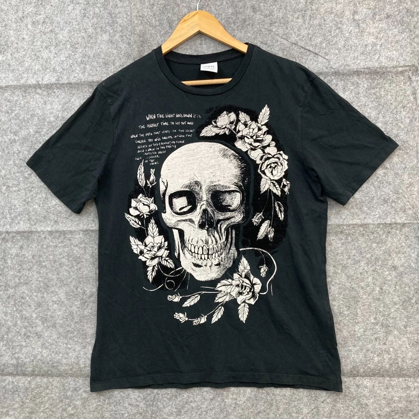 Zara T-Shirt Mens L Large Slim Fit Black Skull Short Sleeve Crew Neck 34310 Unisex T-shirt, Sweatshirt, Hoodie, Long Sleeve Tee - T-Shirt, Sweatshirt, Hoodie