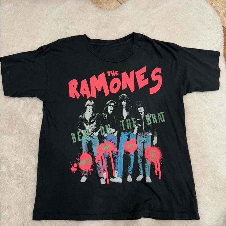 Rare! Daydreamer Black Ramones Graphic T-Shirt Christmas Unisex T-shirt, Sweatshirt, Hoodie, Long Sleeve Tee - T-Shirt, Sweatshirt, Hoodie